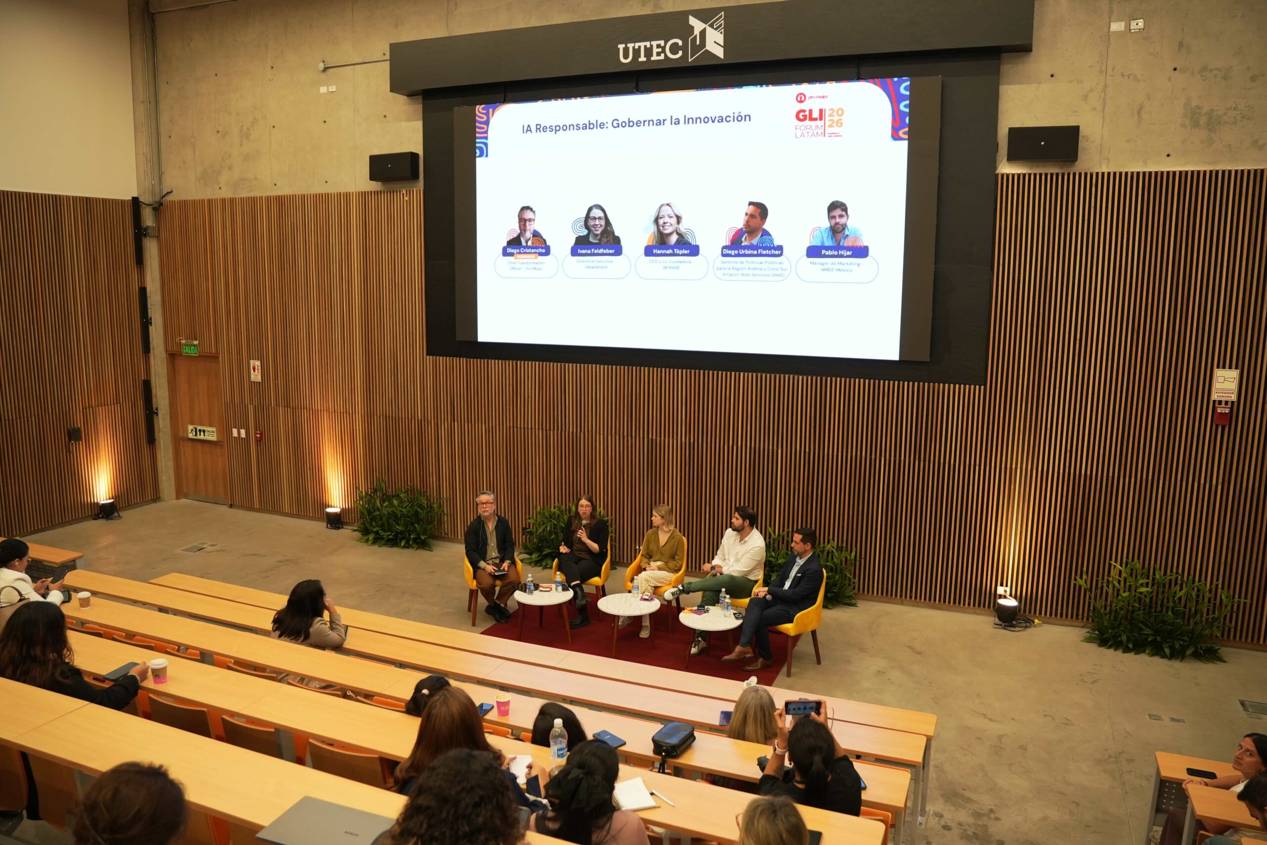 AI panel 4