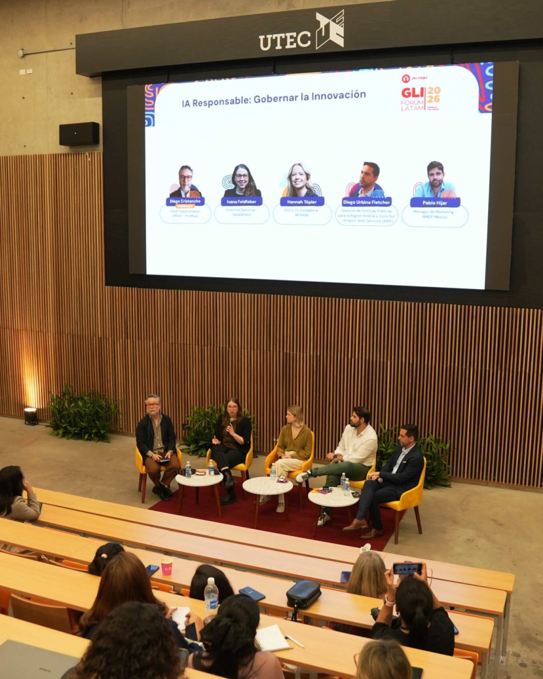 AI panel 4