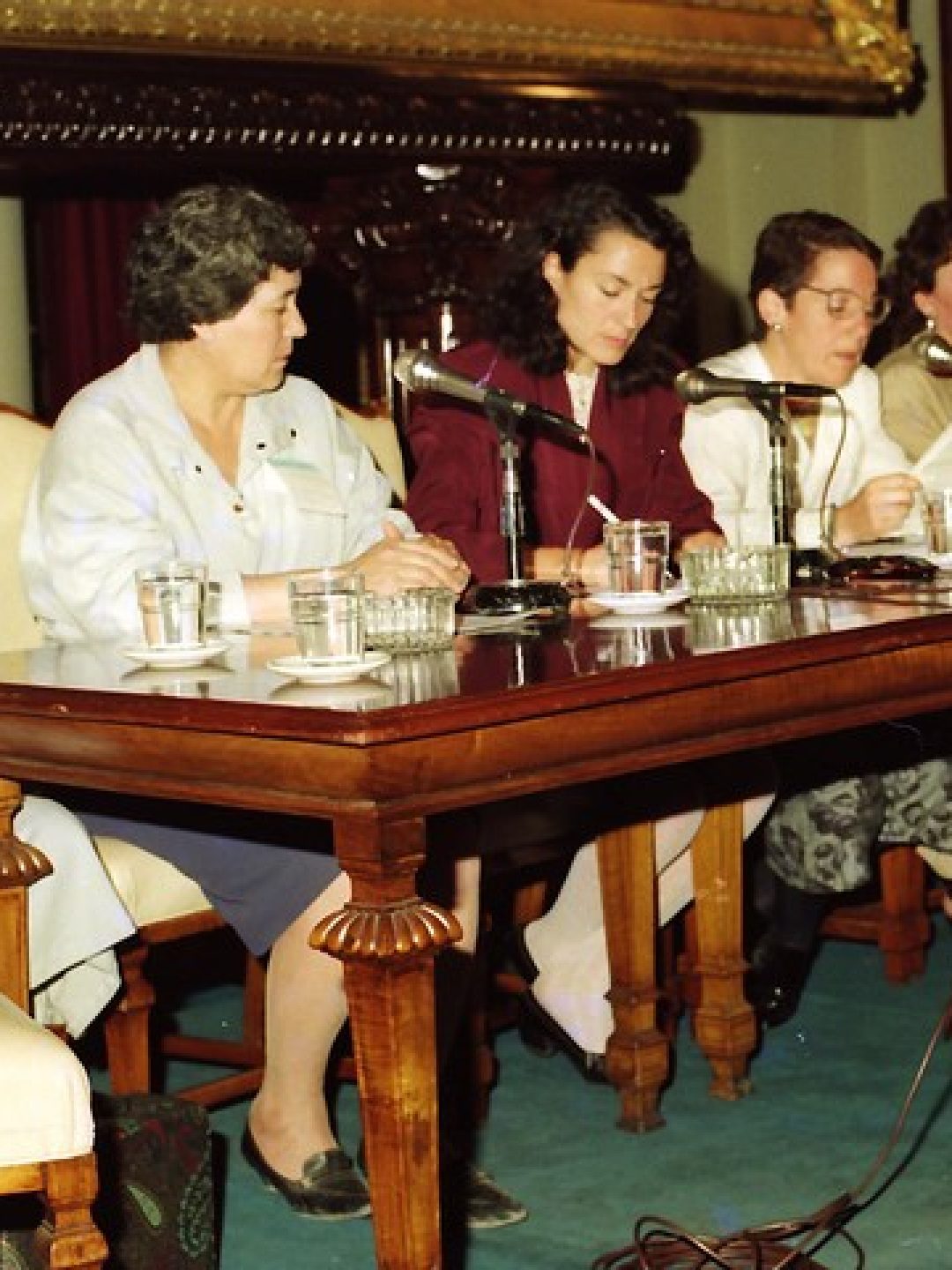 Florentina Gómez Miranda y otras legisladoras discutiendo sobre el cupo femenino (1991)